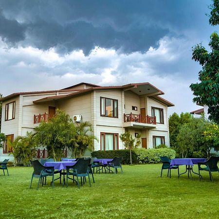 Sunday Alaya Corbett Villa Rāmnagar Buitenkant foto