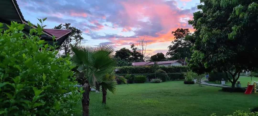 Sunday Alaya Corbett Villa Rāmnagar Buitenkant foto