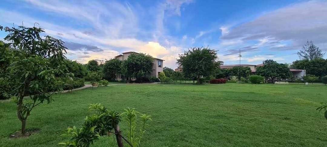 Sunday Alaya Corbett Villa Rāmnagar Buitenkant foto