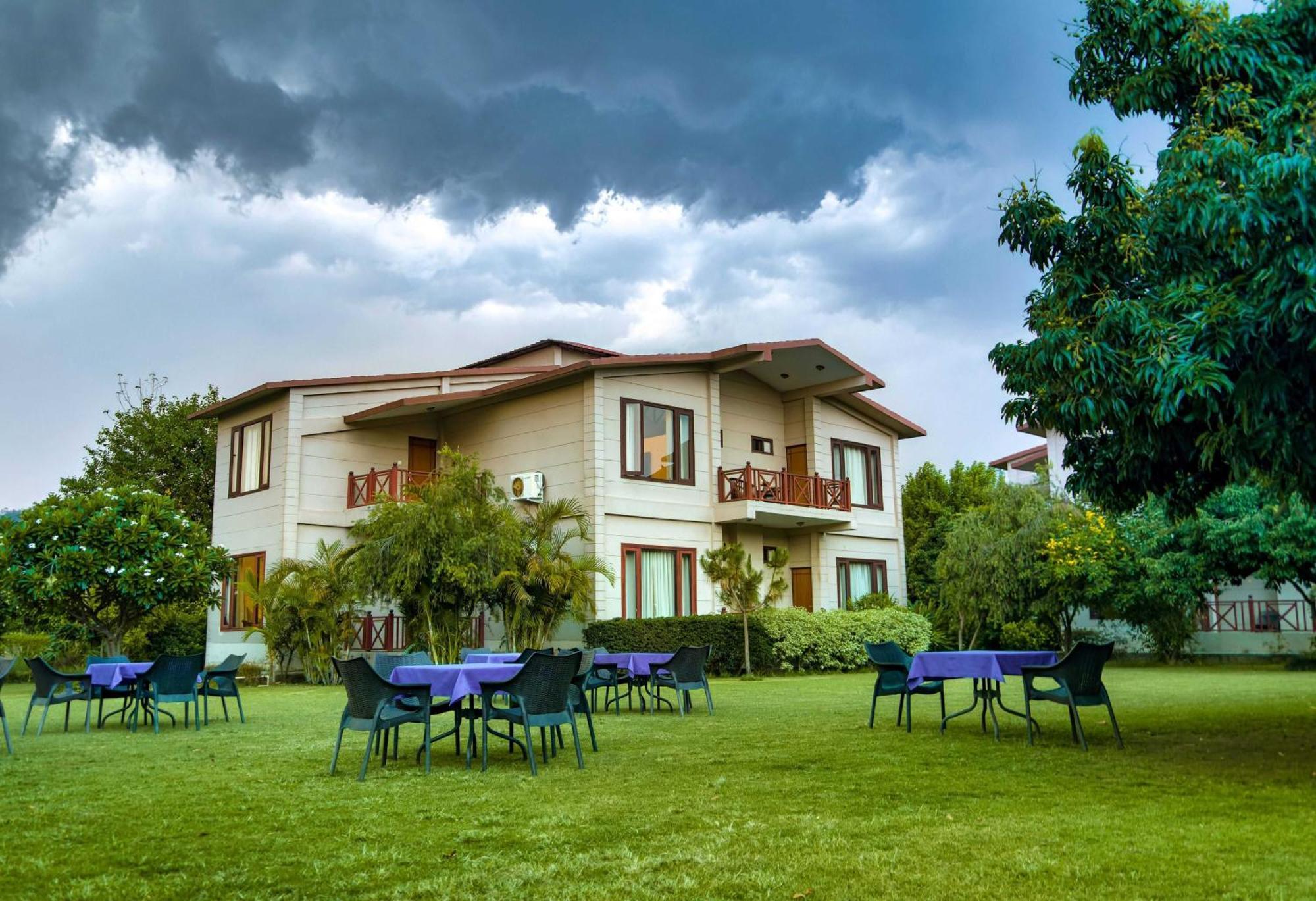 Sunday Alaya Corbett Villa Rāmnagar Buitenkant foto